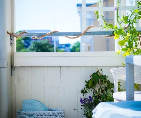 Lillmasen - Atmospheric And Very Comfy ناتالي